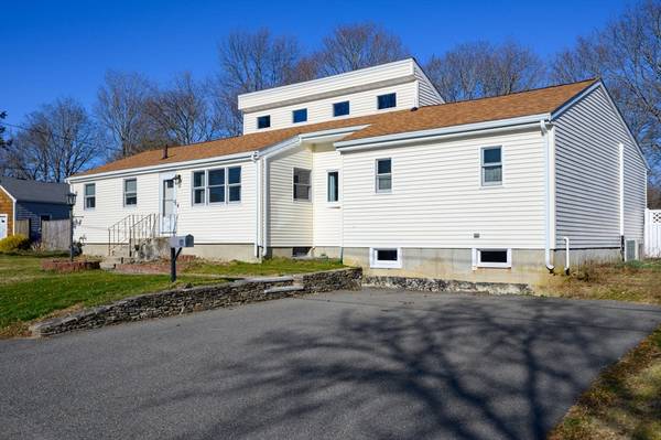 36 Huggins Road,  Rockland,  MA 02370