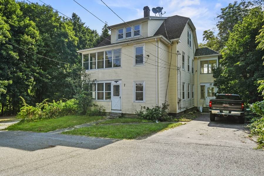 7 3rd Avenue, Dudley, MA 01571