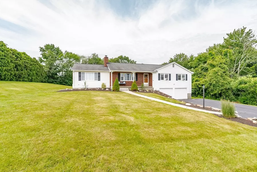 11 Southwick Hill Dr, Southwick, MA 01077