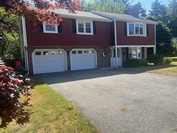 North Reading, MA 01864,11 Pine Ridge Rd