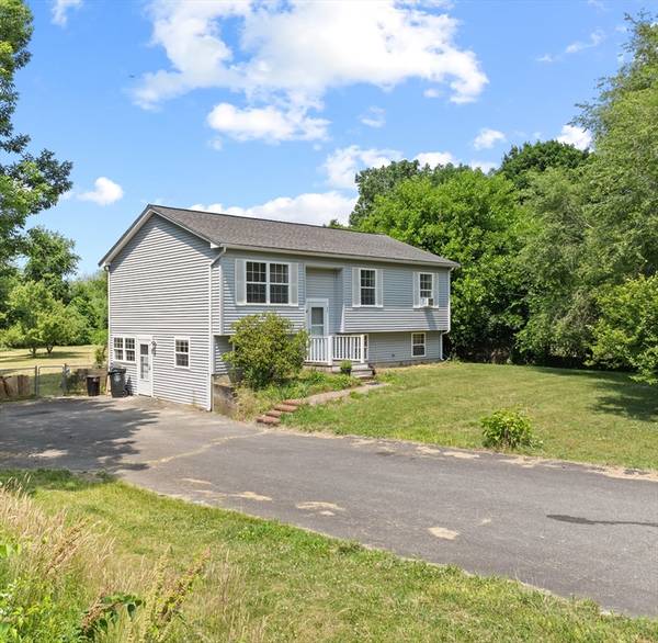 88 Old Fall River Rd, Swansea, MA 02777