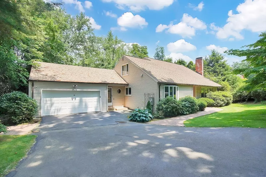 88 Briarcliff Rd, Longmeadow, MA 01106