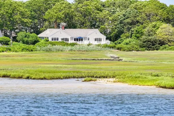 28 Bayview Road,  Barnstable,  MA 02655