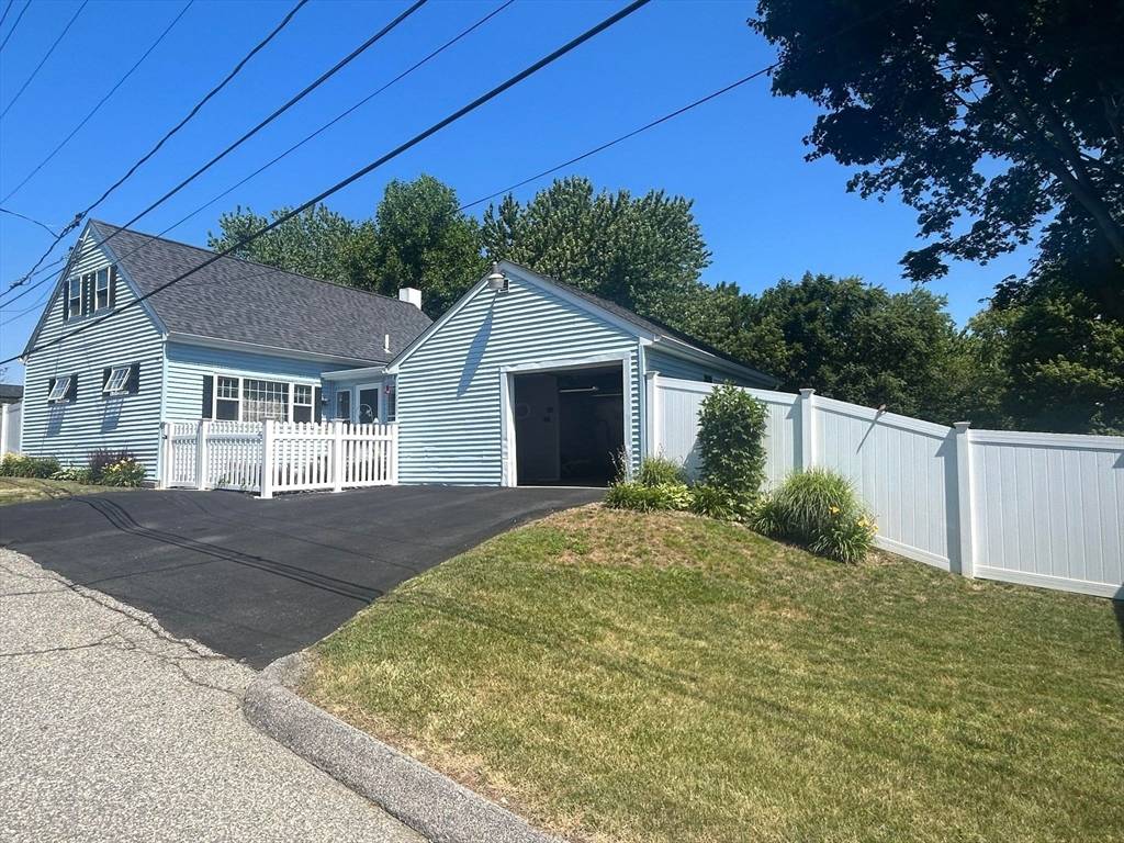 96 Star St, Fall River, MA 02724