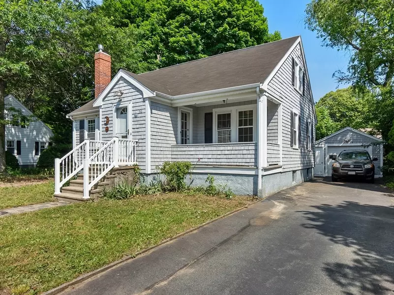 52 Massasoit Ave, Fairhaven, MA 02719