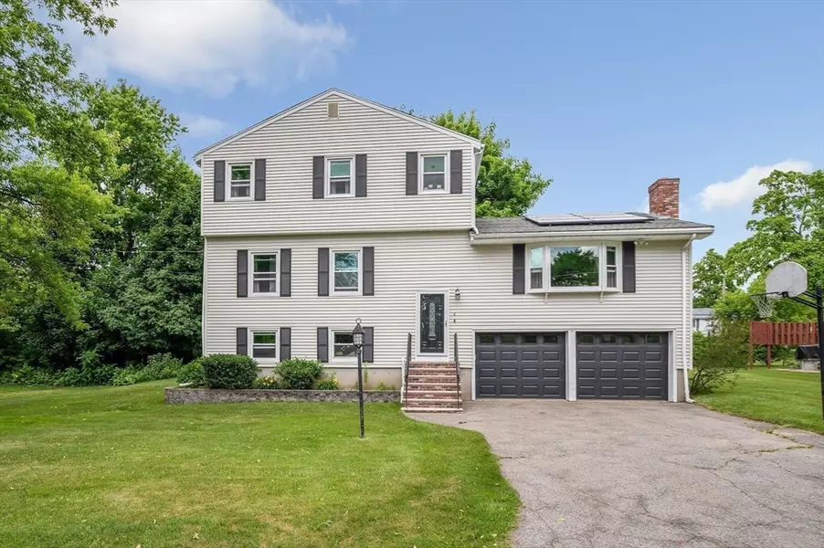 8 Rossi St, Methuen, MA 01844