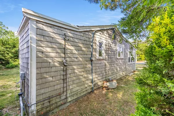 Dennis, MA 02639,12 Wixon Rd
