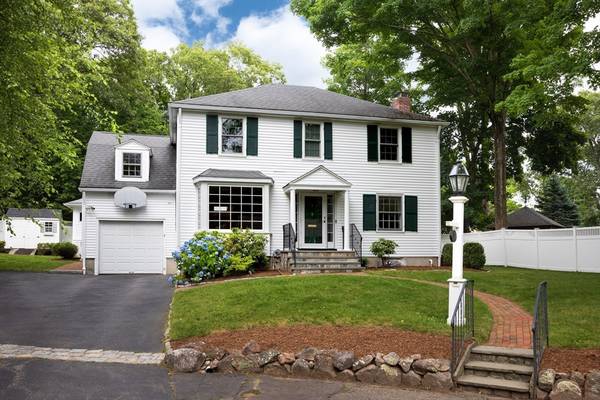 7 Southwick Cir, Wellesley, MA 02481