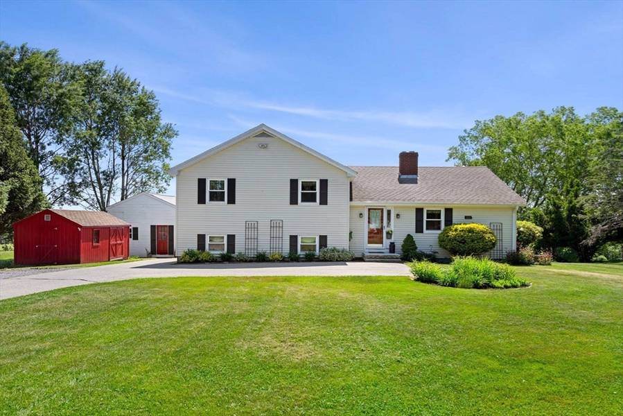 158 Whitehall Rd, Amesbury, MA 01913