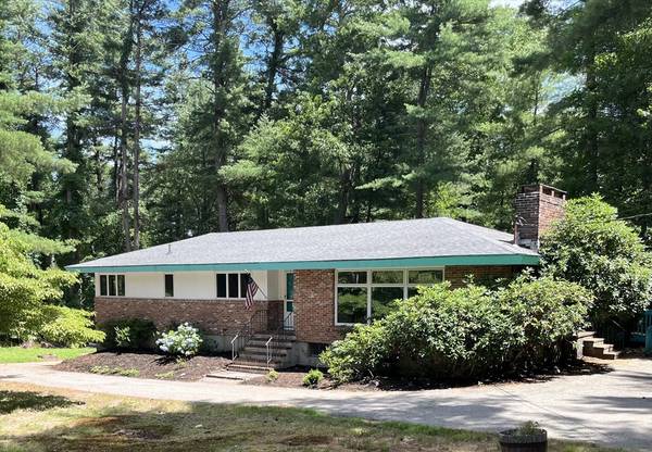 397 Cross St, Hanson, MA 02341