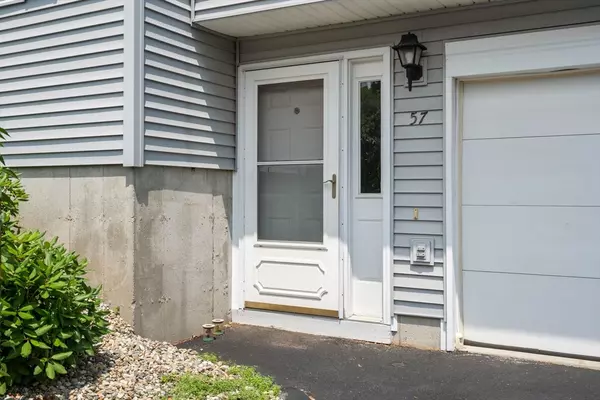 Ludlow, MA 01056,57 Waters Edge Dr #57