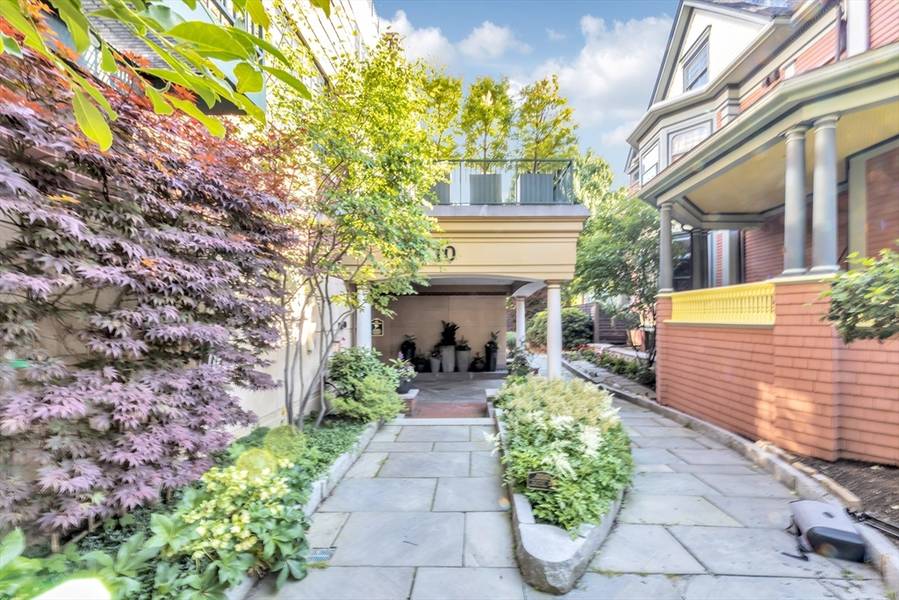 10 Vernon St #304, Brookline, MA 02446