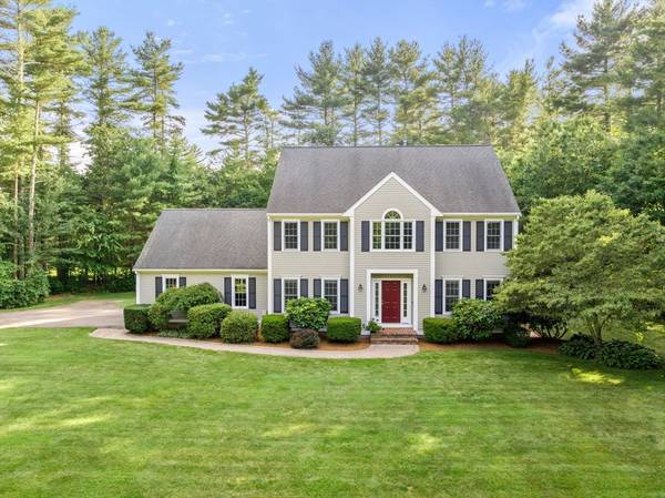 1 Applewood Rd, Norfolk, MA 02056