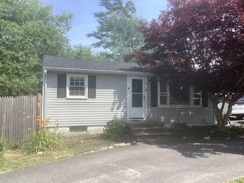 89 Plymouth Ave, Wareham, MA 02538