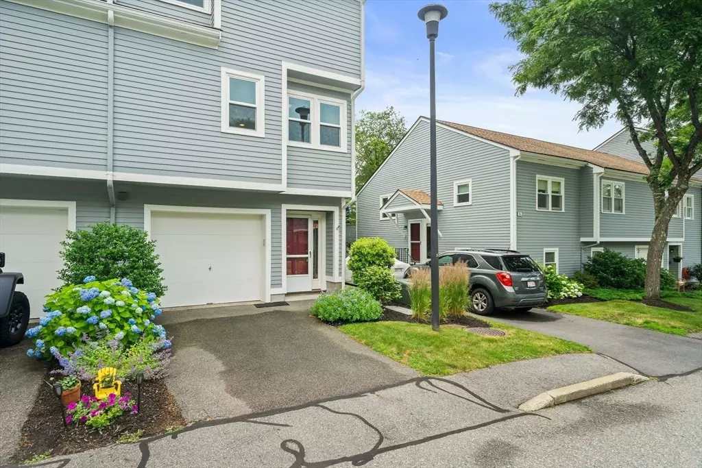 Salem, MA 01970,10 Russell Dr #6D
