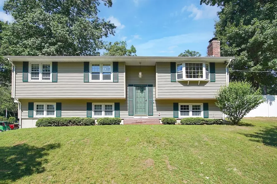 17 Beach Rd, Ware, MA 01082