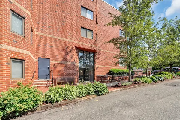 Arlington, MA 02476,975 Massachusetts Avenue #405