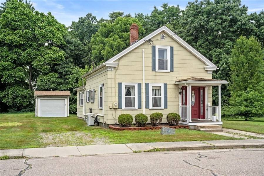 32 Goddard St, Blackstone, MA 01504