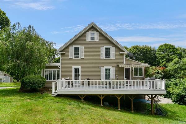 98 Walnut St, North Brookfield, MA 01535