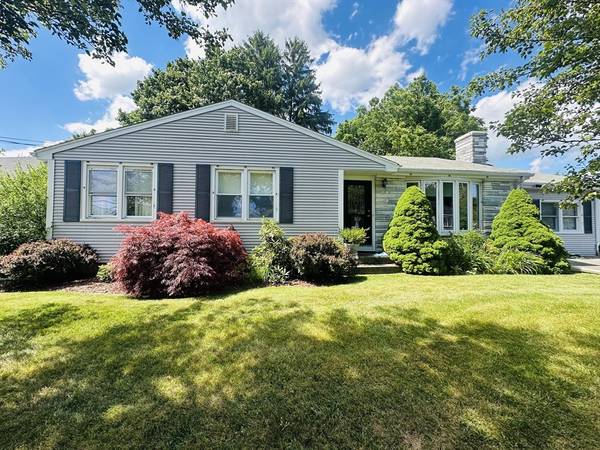 29 Valley Rd, Somerset, MA 02726