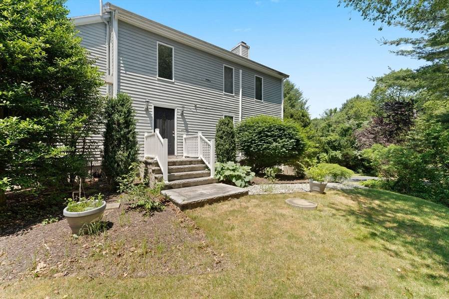 1286 Reed Rd, Dartmouth, MA 02747