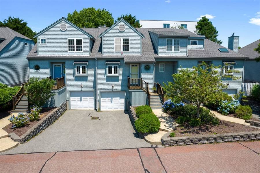 174 Queen St #2E, Falmouth, MA 02540