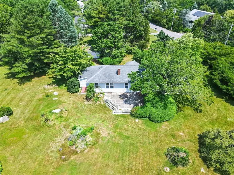 1427 Drift Rd, Westport, MA 02790