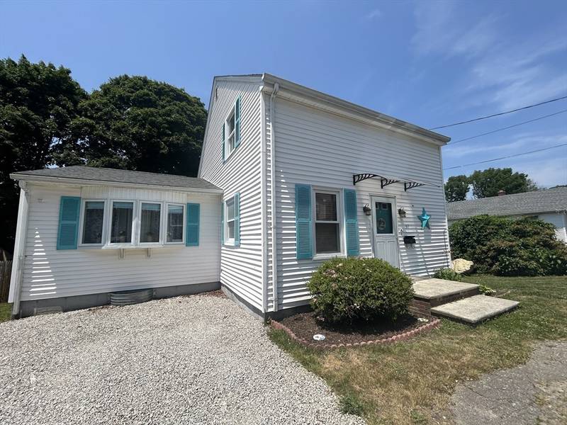 37 Saint Michaels Ave, Somerset, MA 02726