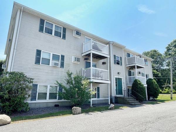 1617 Braley Rd #82, New Bedford, MA 02745