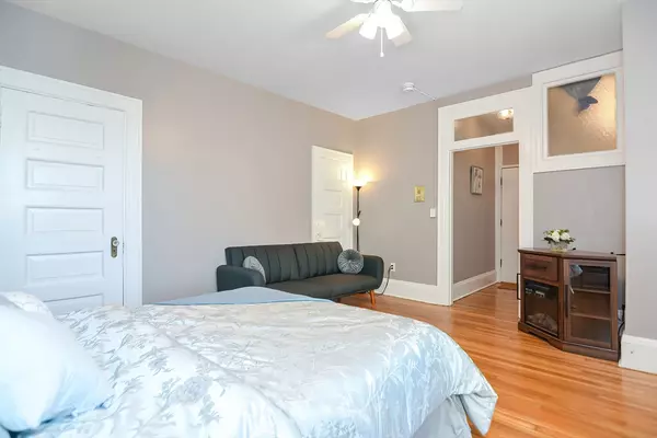 Boston, MA 02215,1091 Boylston St #58
