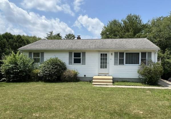 12 Surrey Ln, Webster, MA 01570