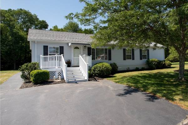 60 Mockingbird Ln, Tiverton, RI 02878