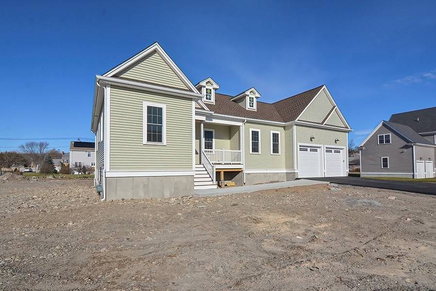 2 Clubhouse Way, Rehoboth, MA 02769