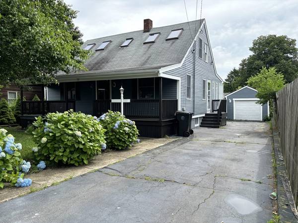 19 Suffolk Ave, Dartmouth, MA 02747