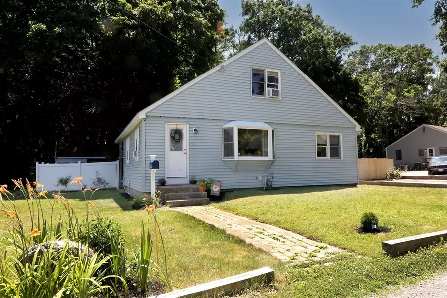 4 Judge St, North Attleboro, MA 02760