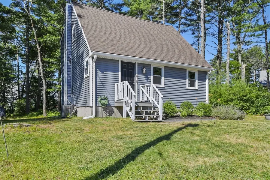 13 Littleton Dr, Wareham, MA 02571