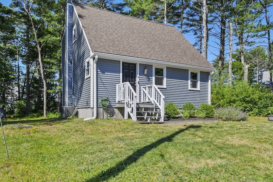 13 Littleton Dr, Wareham, MA 02571