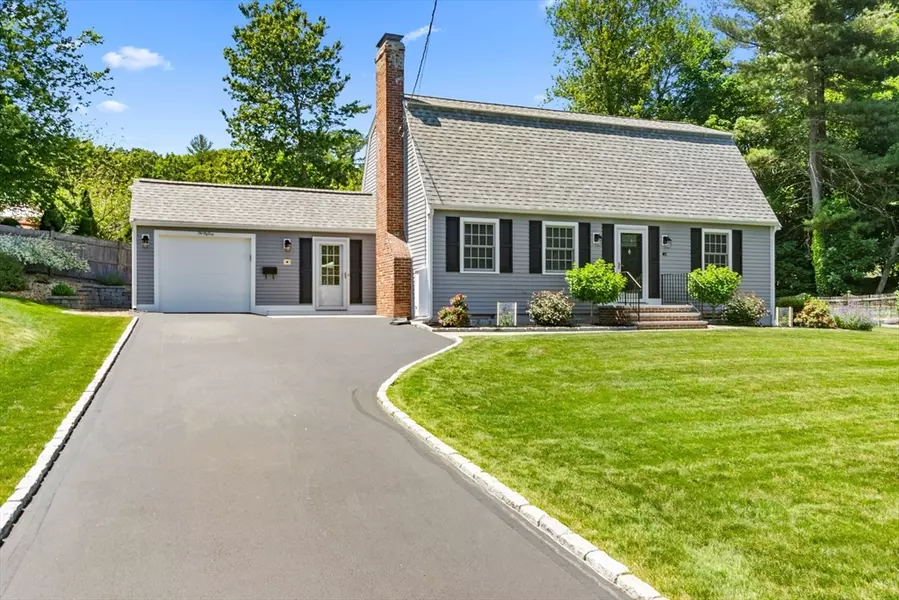 41 Ledgewood Dr, Danvers, MA 01923