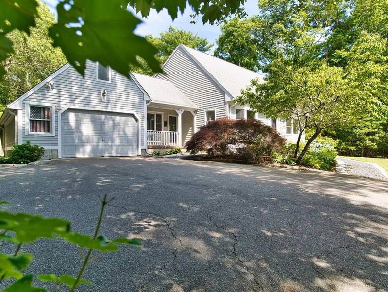 35 Slades  Farm Lane, Dartmouth, MA 02748