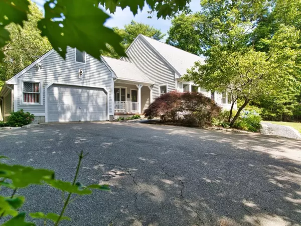 35 Slades  Farm Lane, Dartmouth, MA 02748