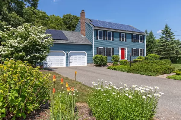 14 Metacomet Ln, Franklin, MA 02038