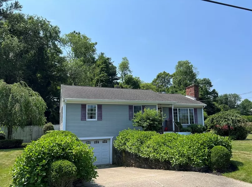 27 Frank Street, Acushnet, MA 02743