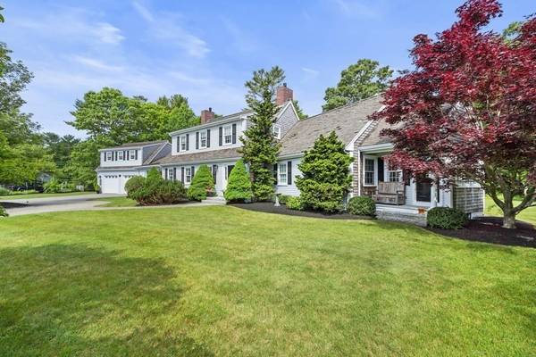 20 Tobey Garden St, Duxbury, MA 02332