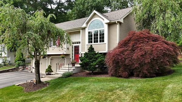 47 Laurelwood Dr, North Attleboro, MA 02760