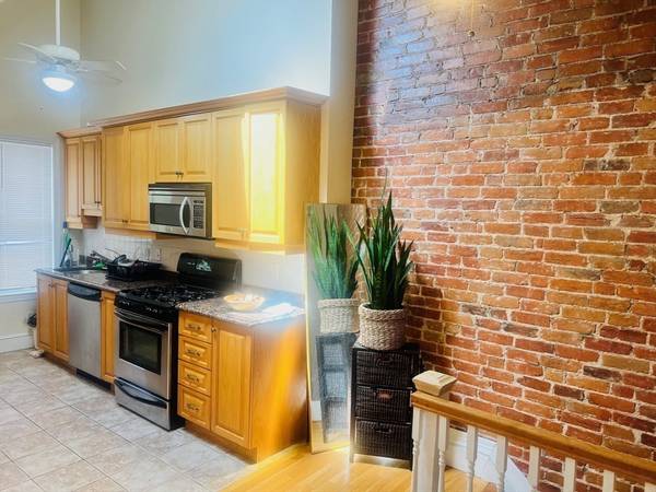 2 Lee St #3, Somerville, MA 02145