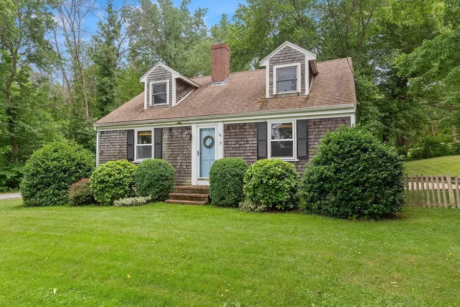 3 Main St, West Newbury, MA 01985