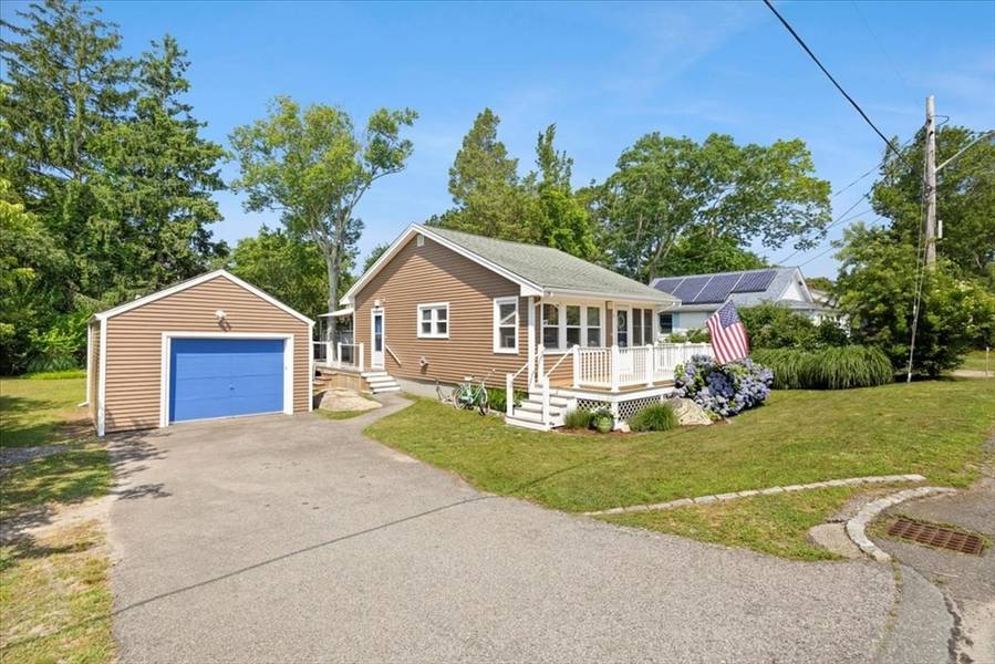 15 Buzzards Bay Ave, Bourne, MA 02532