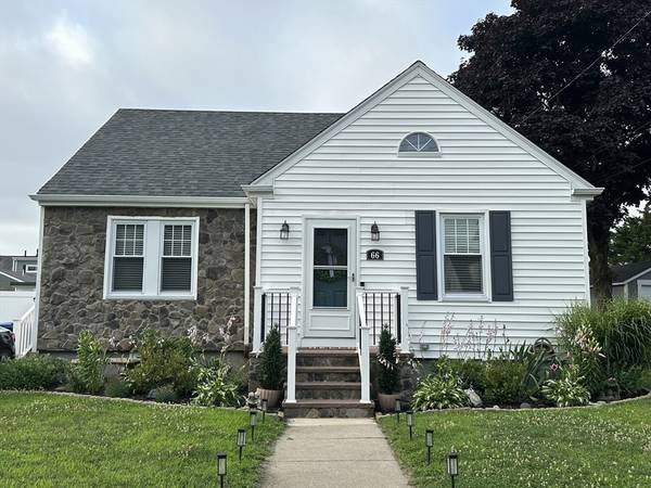 66 Ohio St, New Bedford, MA 02745