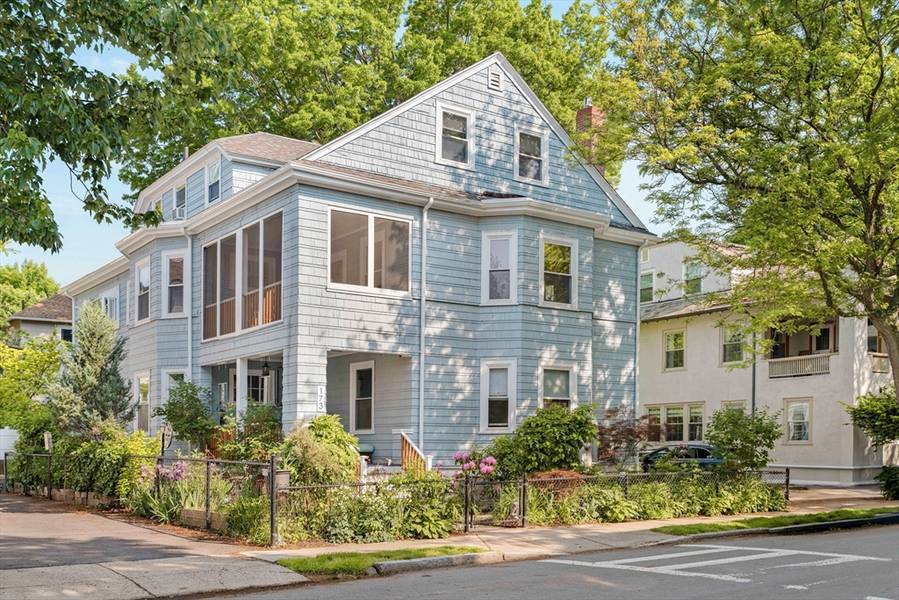 173 Thorndike Street #173, Brookline, MA 02446