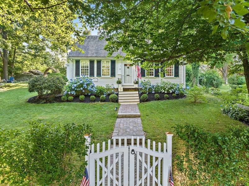 583 Main St, Hingham, MA 02043